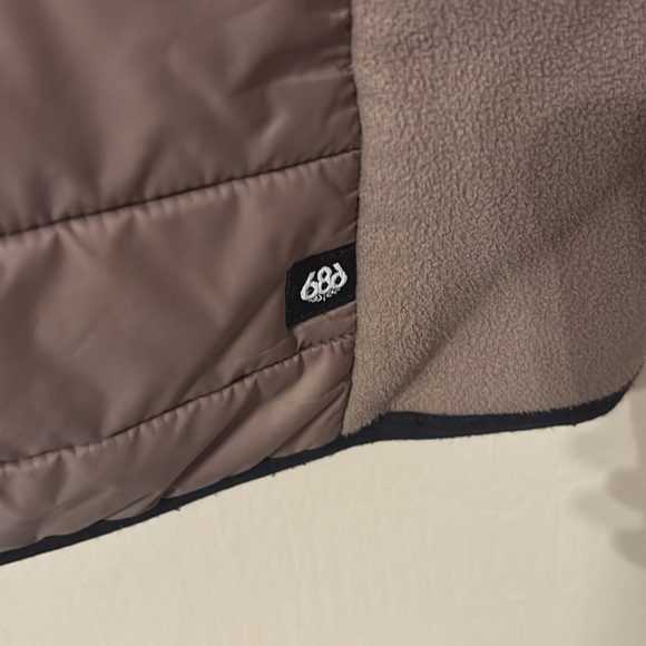 686 Thermal Puff Jacket - Picture 5 of 8